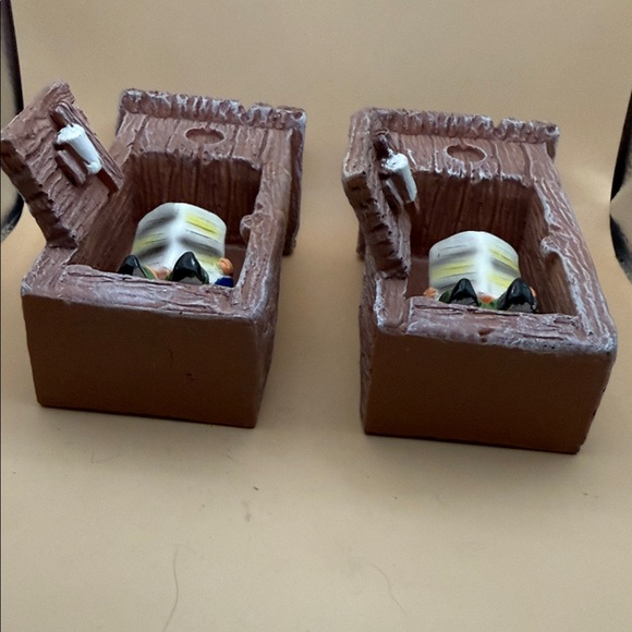 Whimsical Gnome Figurine in Outhouse - Picture 6 of 7